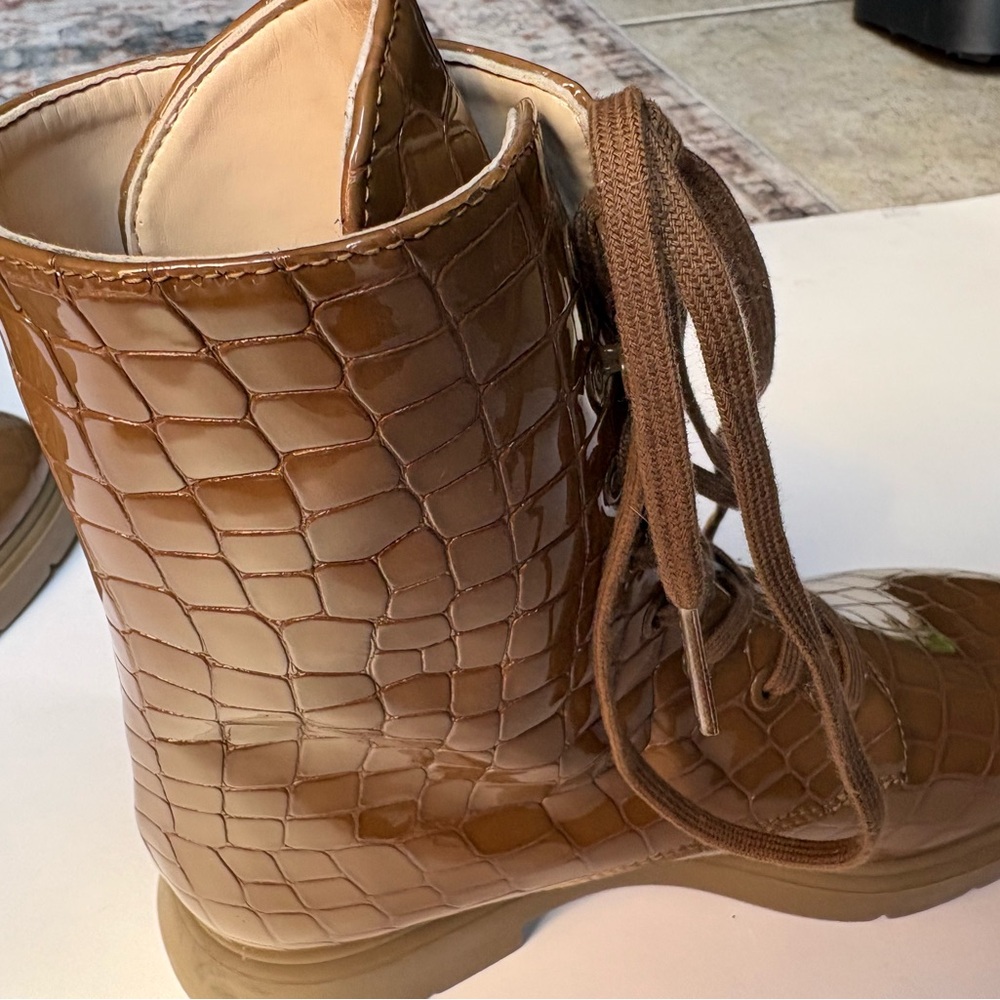 Stuart Weitzman Brown Croc-Embossed Leather Lace-Up Ankle Boots- size 7 B - Picture 6 of 13